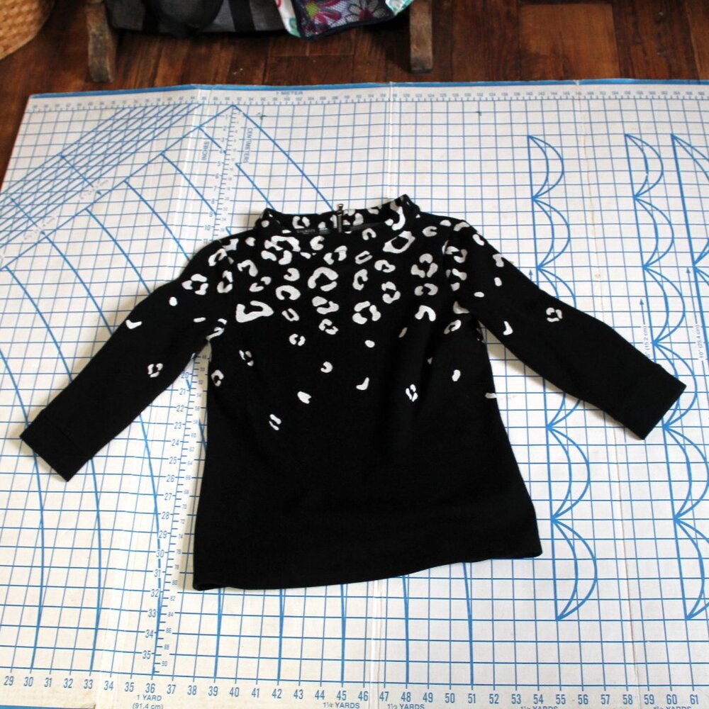 Talbots Jacquard Ombré Back-Zip Top ,Leopard Print, Black & White, Petite - Picture 6 of 8